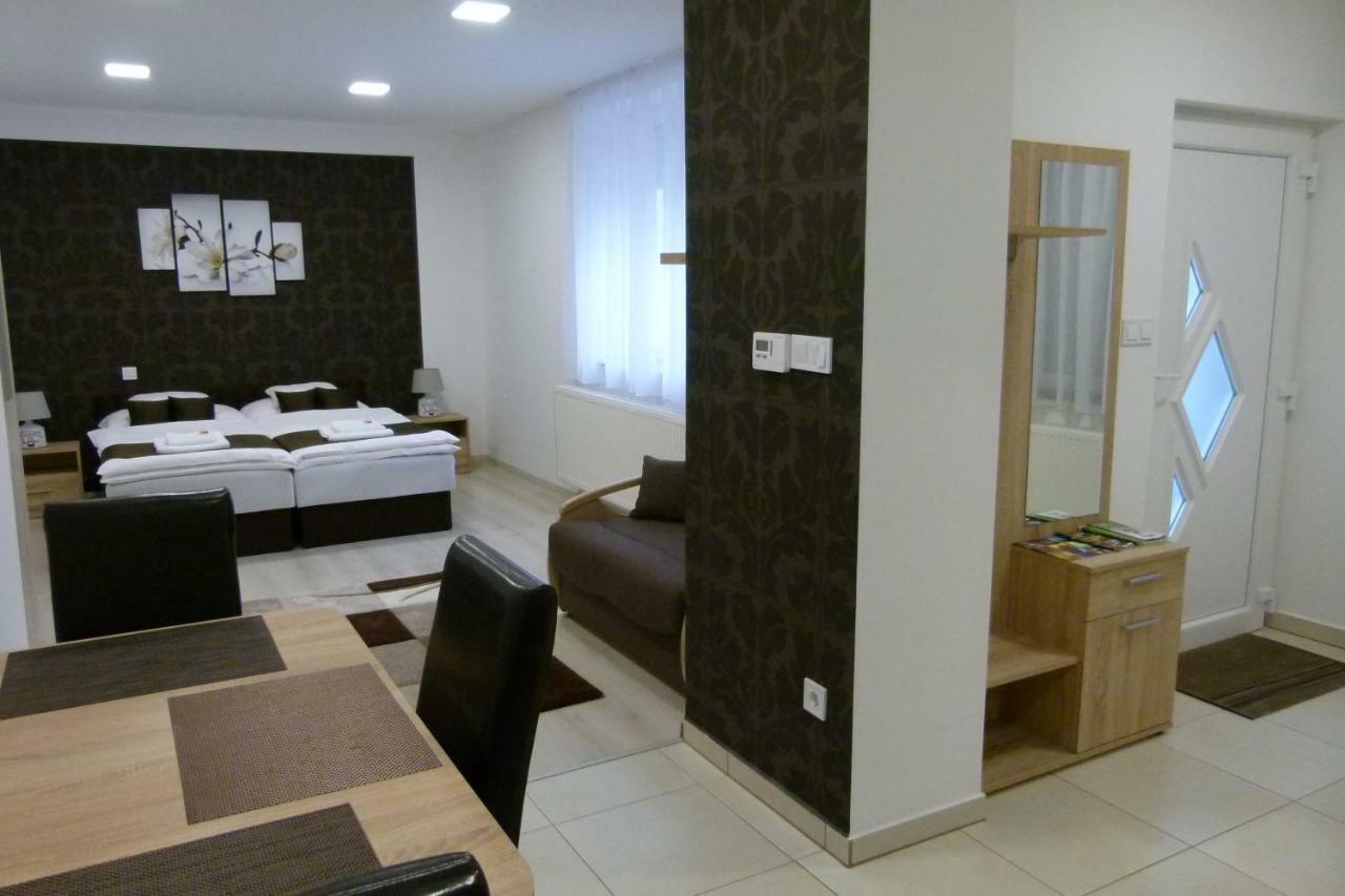 Wolf House Apartman Zalaegerszeg Esterno foto
