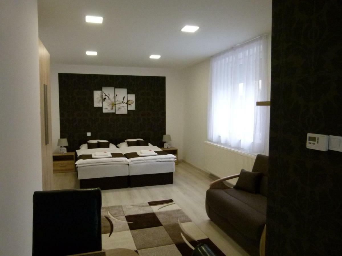 Wolf House Apartman Zalaegerszeg Esterno foto