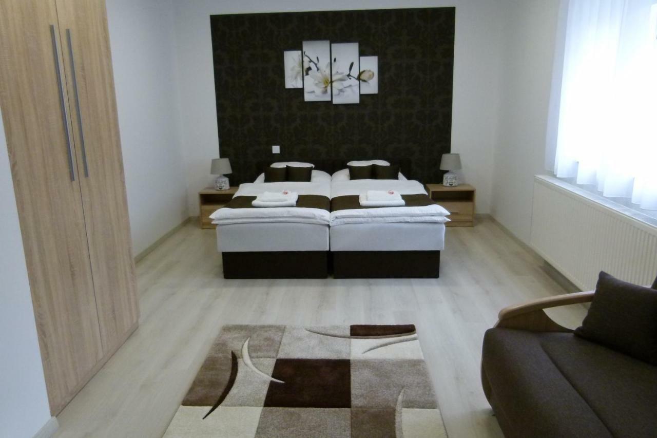 Wolf House Apartman Zalaegerszeg Esterno foto