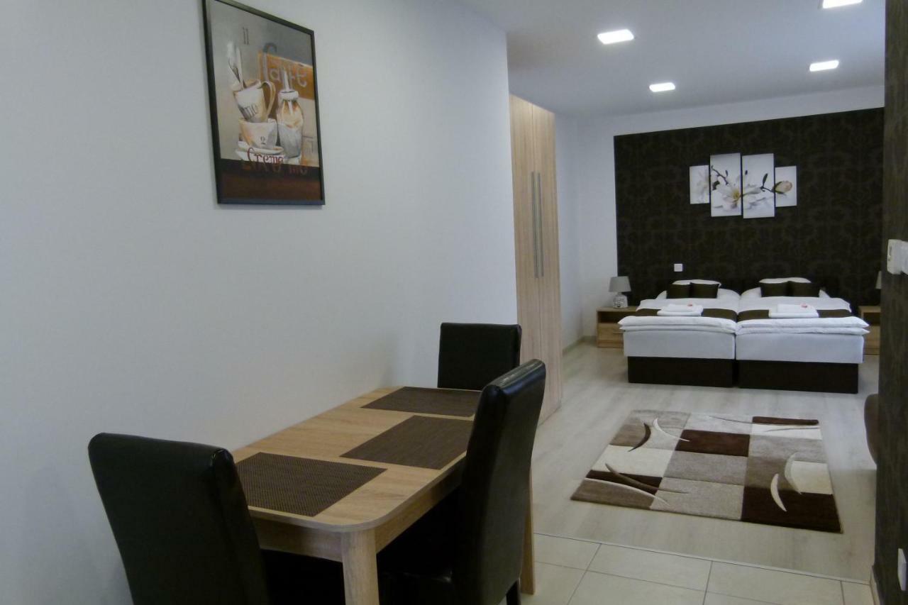 Wolf House Apartman Zalaegerszeg Esterno foto