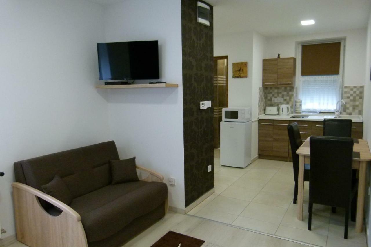 Wolf House Apartman Zalaegerszeg Esterno foto