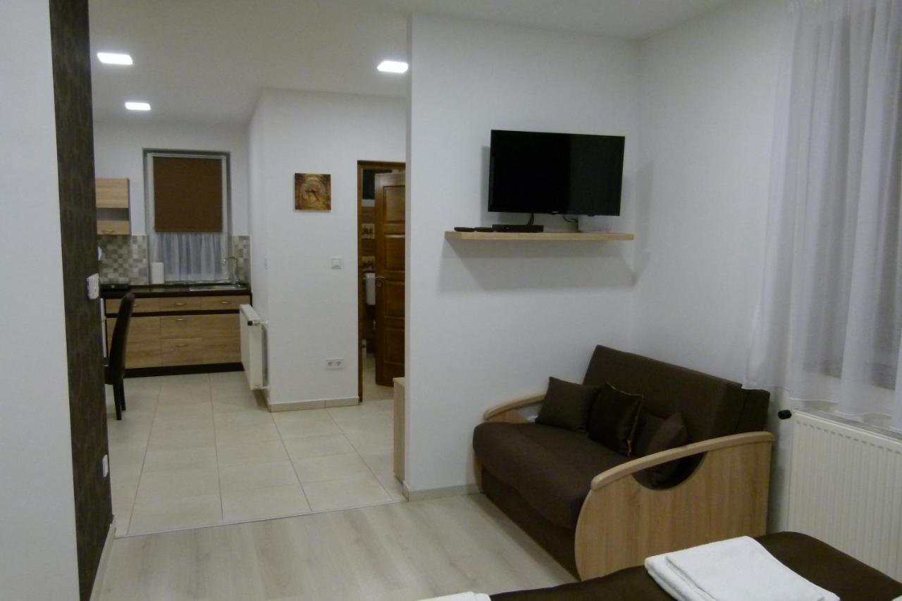 Wolf House Apartman Zalaegerszeg Esterno foto