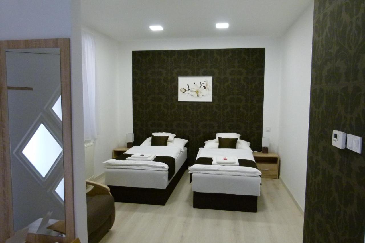 Wolf House Apartman Zalaegerszeg Esterno foto